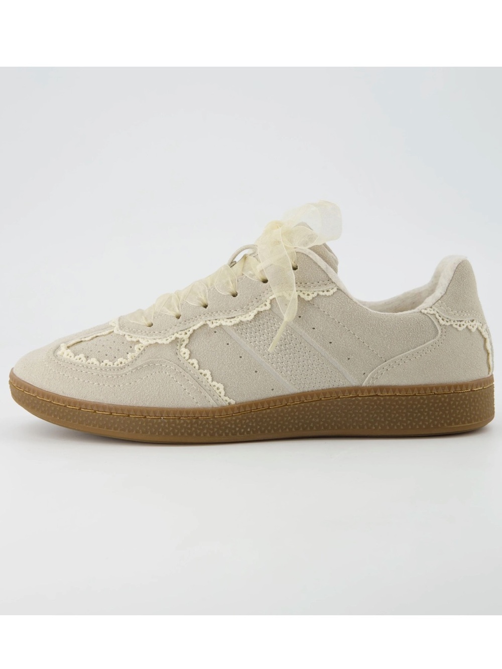 NWOT cushionaire Belinda Women's Cream Lace-Trim Casual Sneakers